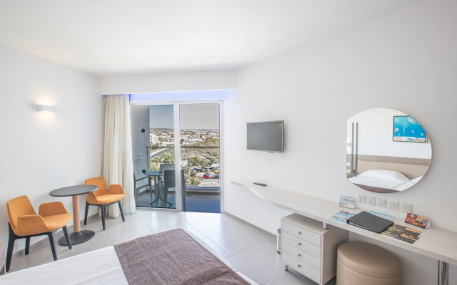 Vassos Nissi Plage Hotel & Spa