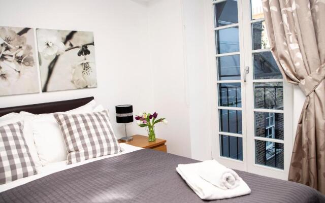 Apt 3, Trafalgar Sq (Duplex, 3rd & 4th flr)