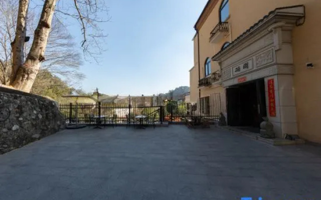 Yichun Huge Hot Spring Holiday Villa