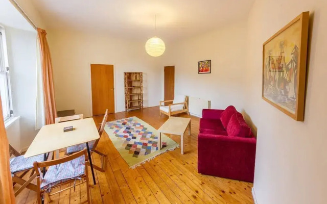 Charming and Spacious New Town Apartment