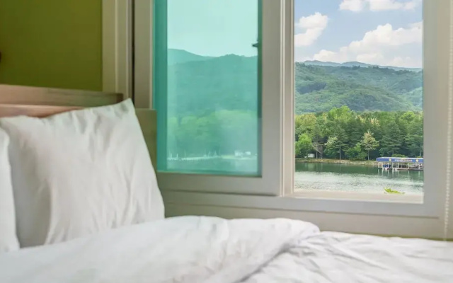 Gapyeong Nami Island Pet-friendly Spa Pe