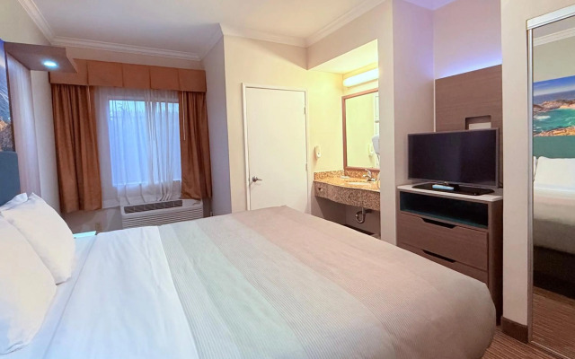 Quality Inn & Suites Los Angeles Airport - LAX