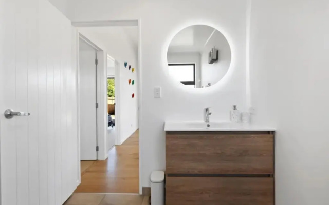 Cedar House - Martinborough Holiday Home