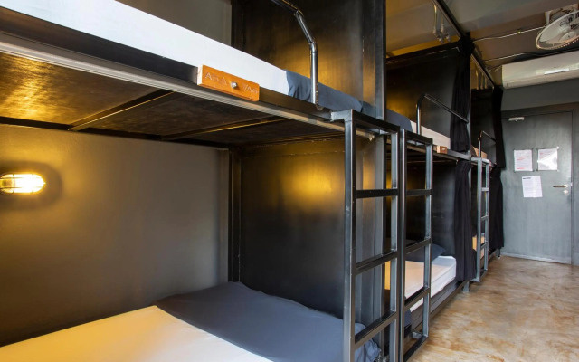 Box Hostel N Cafe