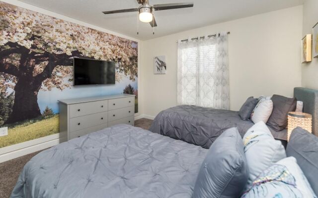 1595 Moon Valley Drive