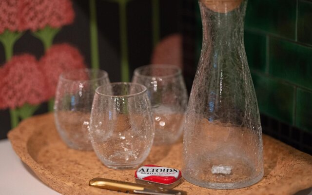 The Hepburn - Walk to Bville Square