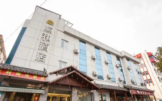 Shunhe Hotel (Xinyang Pingqiao Liugaolibao Plaza Branch)