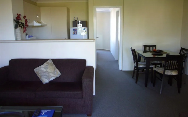 Chevron Palms Holiday Apartments by Gold Coast Premium