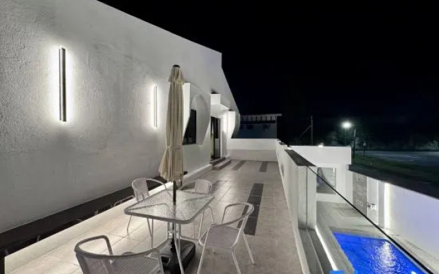 Mars1 Private Pool Homestay – Balcony – Ipoh