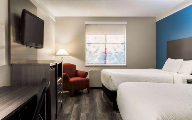 La Quinta Inn & Suites by Wyndham Madison American Center