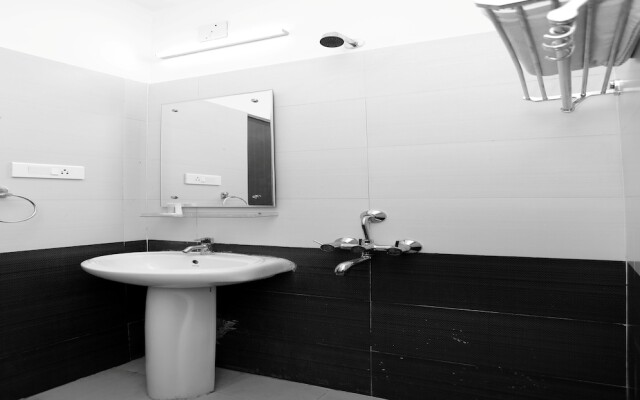 Capital O 9010 Hotel Railview