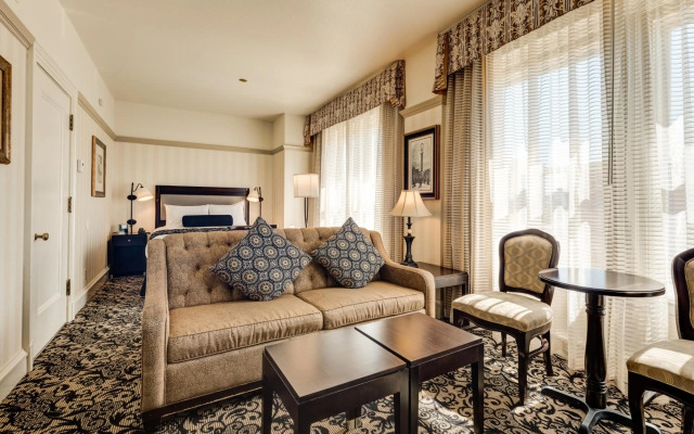 Gaslamp Plaza Suites