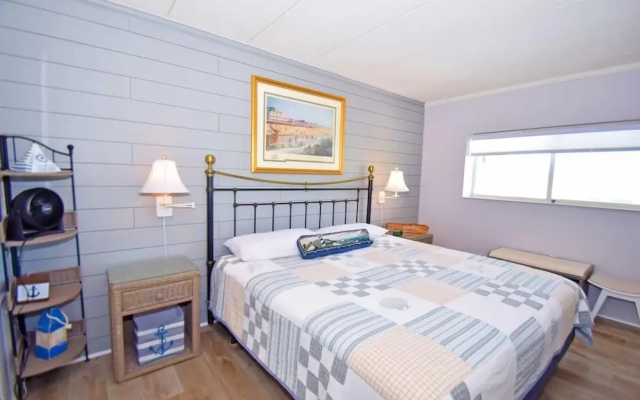 Harbour Island 303L 2 Bedroom Condo by RedAwning
