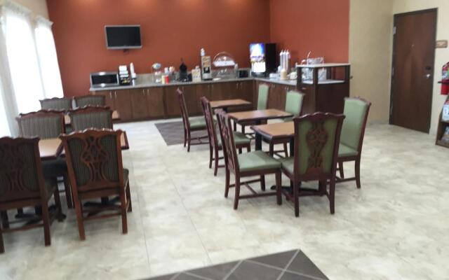 La Bonita Inn & Suites