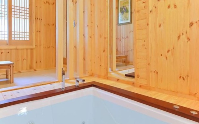 Pocheon CHW Hanok Pension