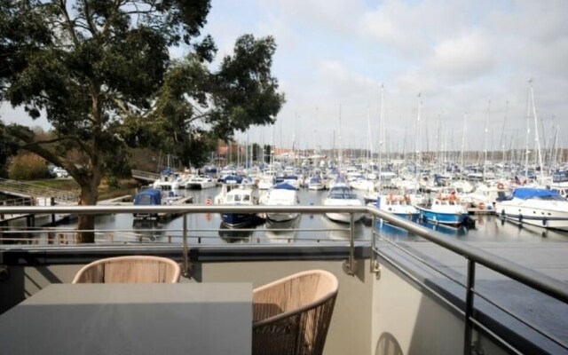 9 The Salterns, Chichester 402415