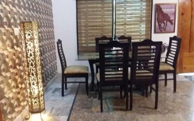 Mulberry Guest House F-10