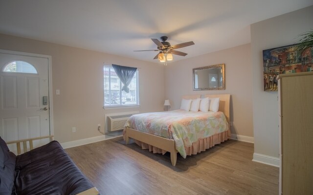 Oak Shores Studio 56