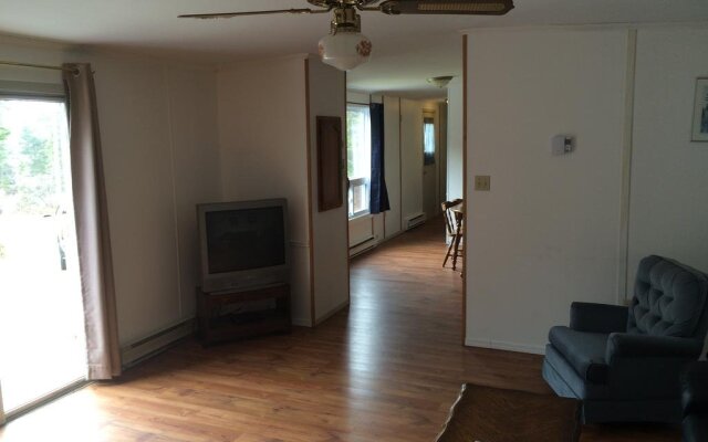 Sea Breeze Cottages & Motel