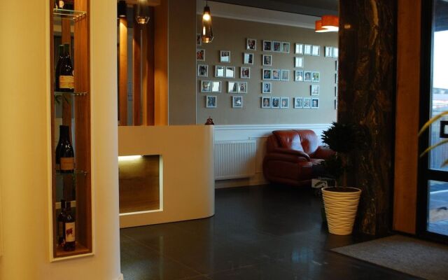 Hotel West