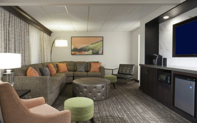Embassy Suites by Hilton Philadelphia Airport