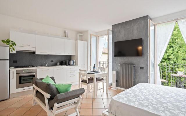 Lake Como Studio with Balcony and Private Parking