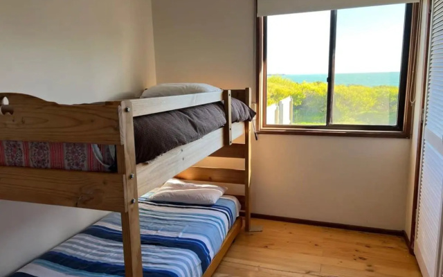 C4 Miles – Guest Rooms – Robe
