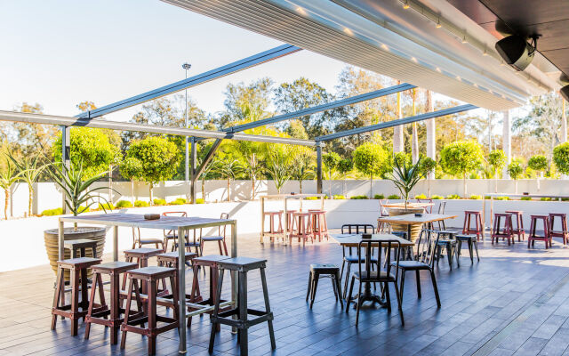 Holiday Inn Warwick Farm by IHG