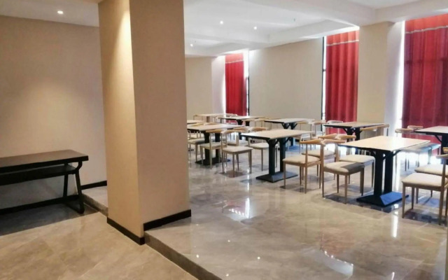 Starway Hotel Gongyi Wanyang Shopping Mall