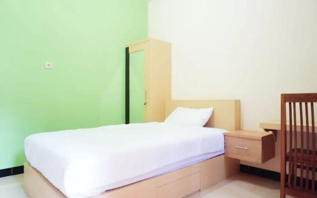 Wisma Handayani Syariah by OYO Rooms