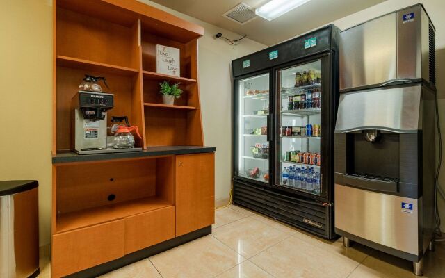 Holiday Inn Express & Suites Englewood Denver South by IHG