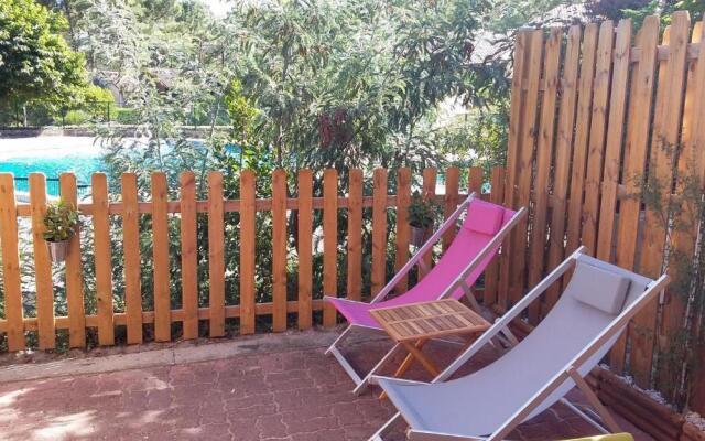 Très joli pavillon dans res avec piscine - 243631