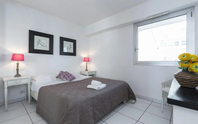 Bright two Bedroomed Apartment on the Beach in Cannes With Huge Terrace With Fabulous sea Views - 2001 - Apartment in Cannes - Photo 5