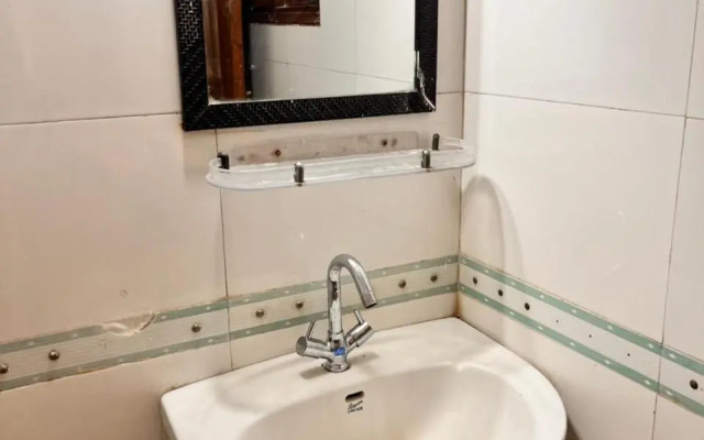 OYO Rooms 786 Old Gurgaon