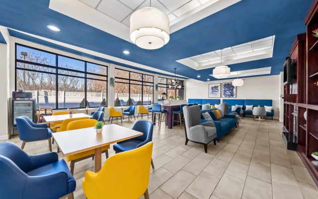 Comfort Inn & Suites Plainville-Foxboro