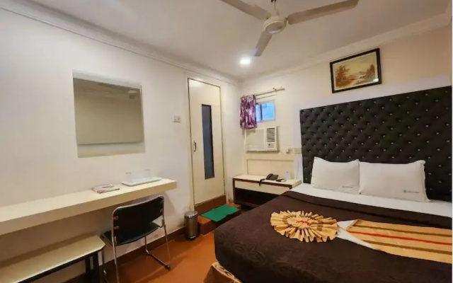 ZO Rooms Esplanade SN Banerjee Road