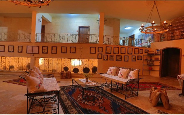 Jerveni Cave Hotel