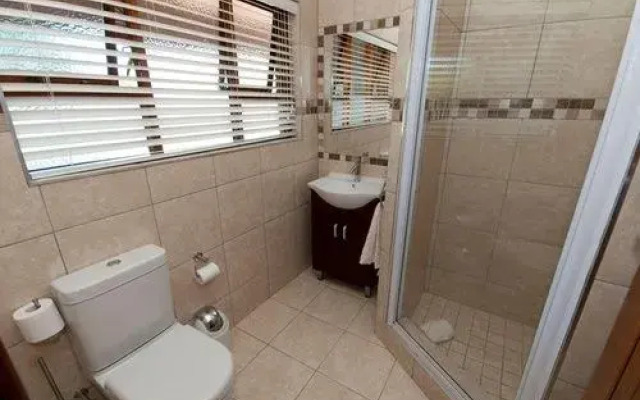 Lagoon Breeze Guest House