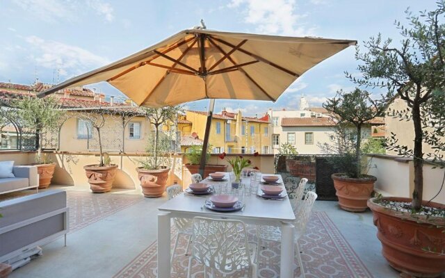 LUXURY suite with amazing Terrace in Florence-hosted by Sweetstay