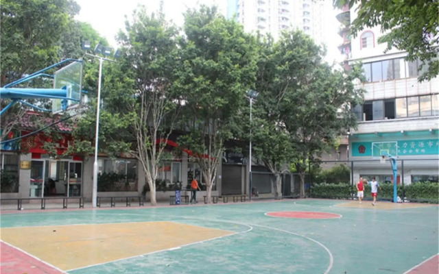 Skyline Plaza Hotel