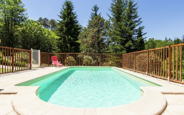 Modern Chalet in Neuvic with Private Swimming Pool