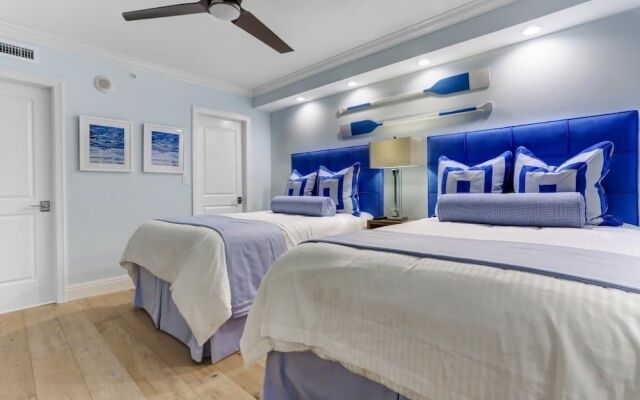 Beachfront Condo With 180-degree Views and Pool