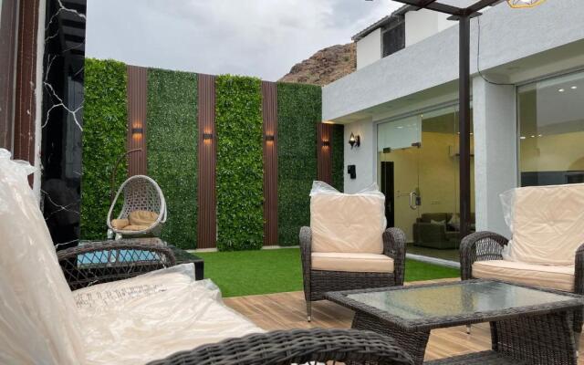 Luxury OVO Roof Villa