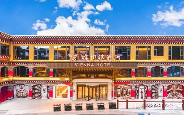 Vienna Hotel (Changdu Chama Plaza Qiangbalin Temple Branch) — 3-star hotel in Qamdo