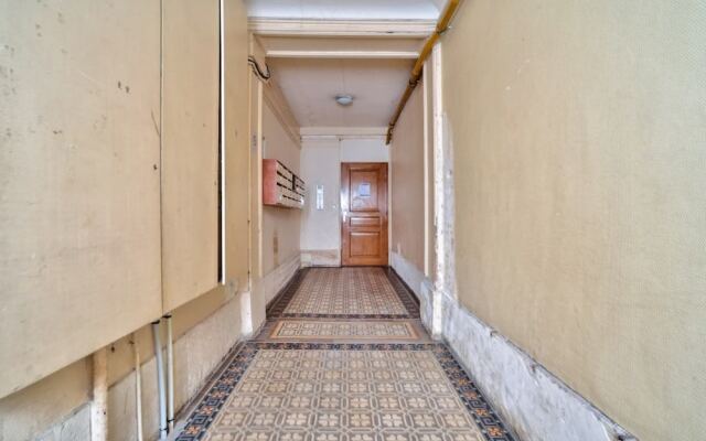 Charming 2 Room Apartment Near Square Louise-michel