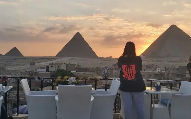 Golden Pyramids Inn
