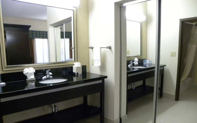 Hampton Inn & Suites Dallas I-30 Cockrell Hill