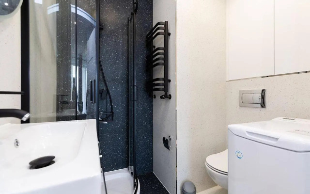 Easy & Comfortable, with balcony, very close to the center