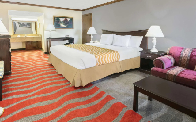 Super 8 by Wyndham Noman West