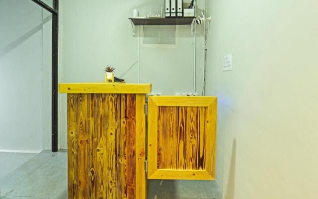 OYO 90662 The 1975 Hotel